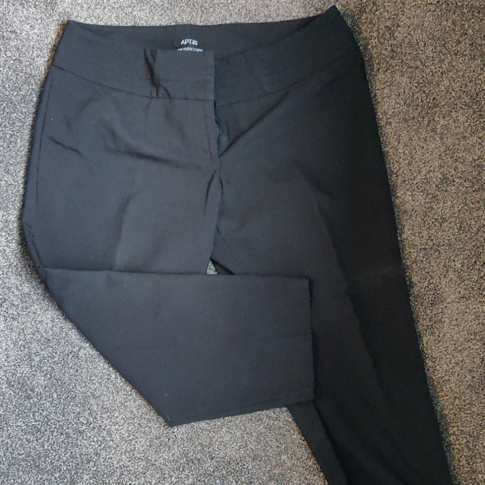 Black capris